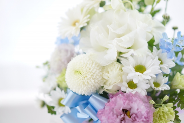 ペット火葬でお供えする花のイメージ